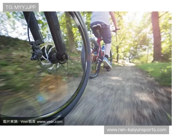 自行车计分赛出现戏剧化冲突画面