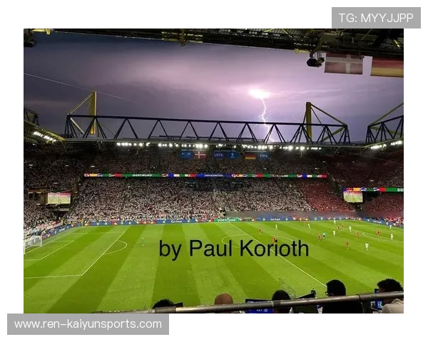 主队球场照明突发熄灭，比赛被迫中断